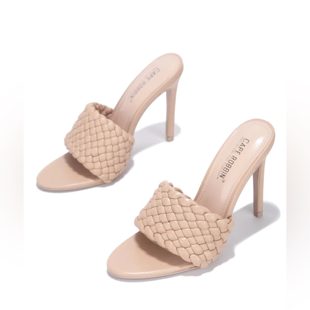 Women’s Nude sandal sandal size 9 NEW!!